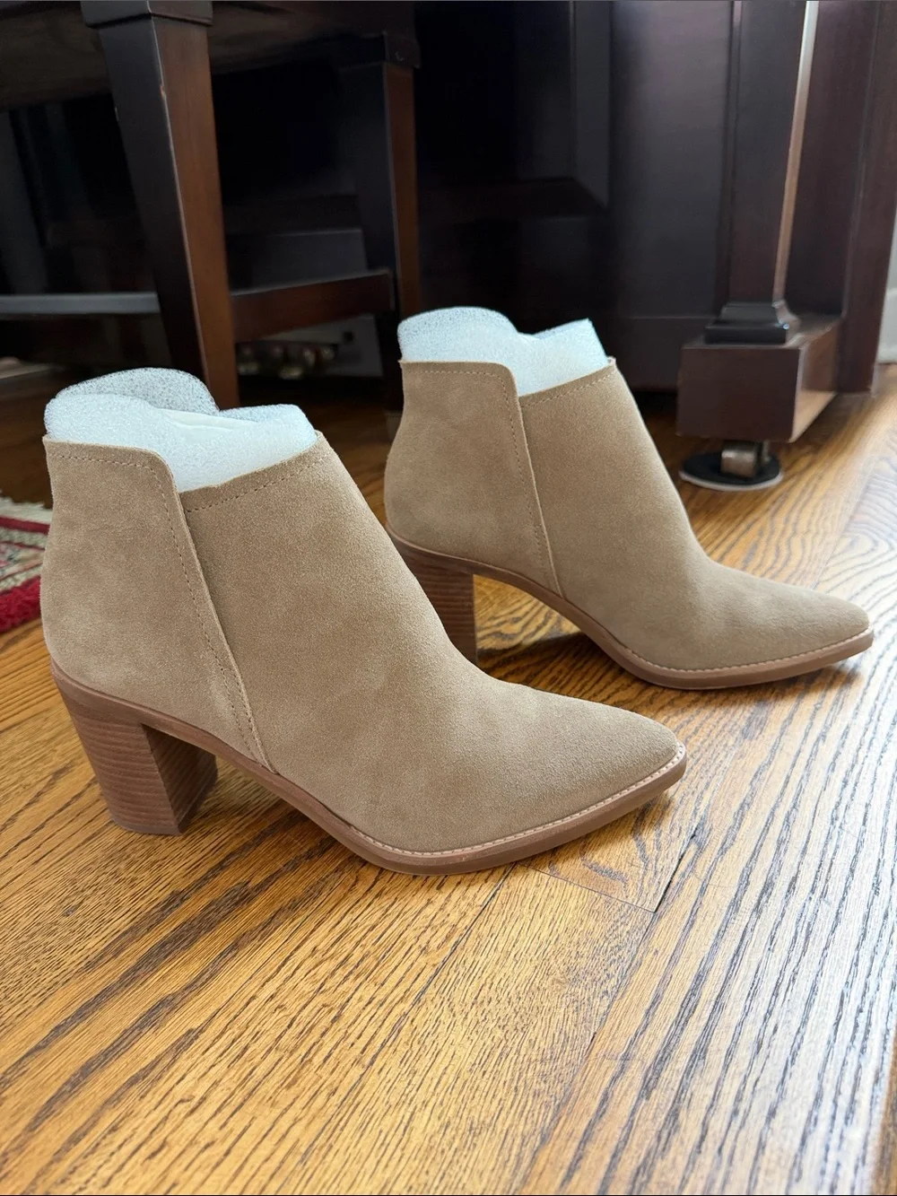 Dolce Vita “Spade” Pointed Toe Block Heel Booties in Mushroom Suede Sz 9